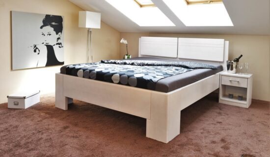 Masivní postel s úložným prostorem manhattan 2