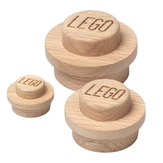 Světlá dubová sada tří věšáků LEGO®