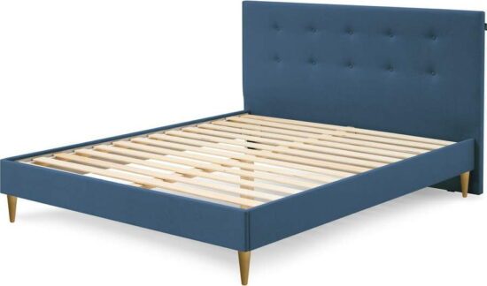 Modrá čalouněná dvoulůžková postel s roštem 160x200