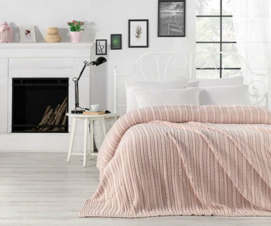Světle růžový přehoz přes postel s příměsí bavlny Homemania