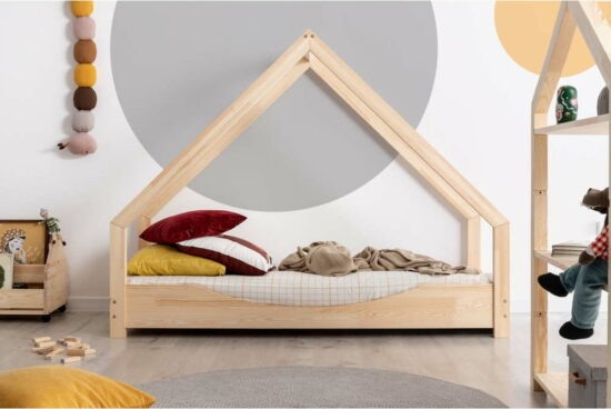 Domečková dětská postel z borovicového dřeva
