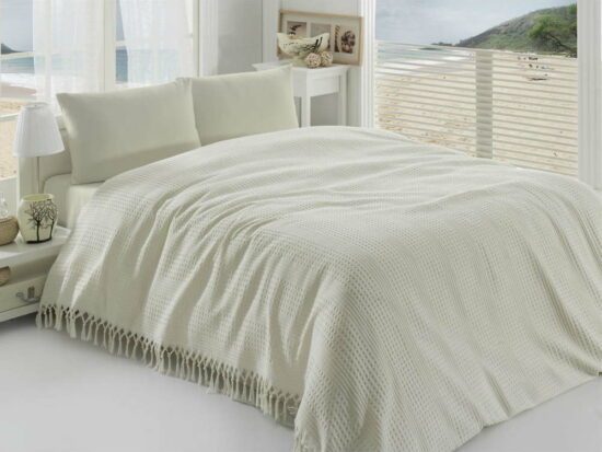 Krémový lehký bavlněný přehoz přes postel