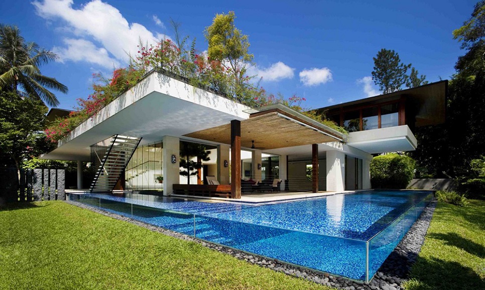 Dům s šikovně zabudovaným venkovním bazénem a stylovou střešní zahradou